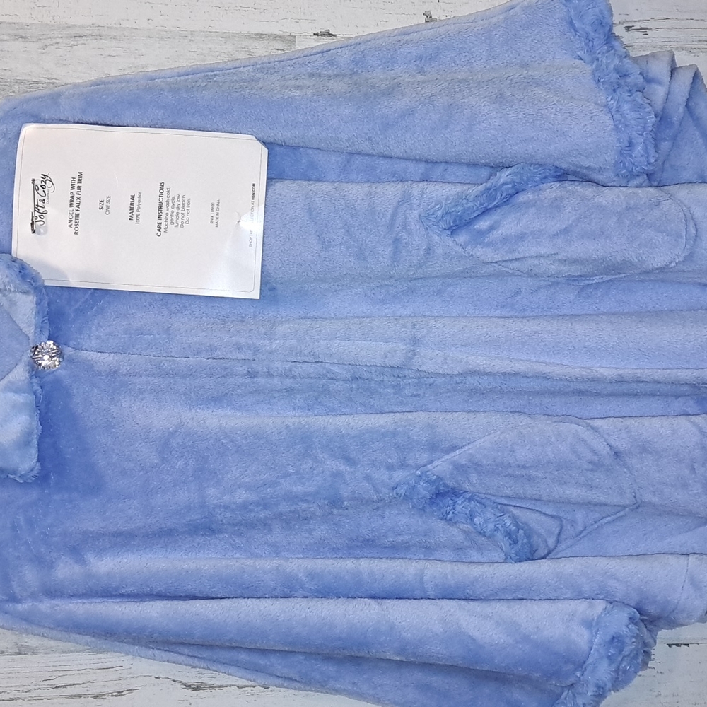 1109 Soft & Cozy Angel Wrap with Rosette Faux Fur Trim - Picture 2 of 6